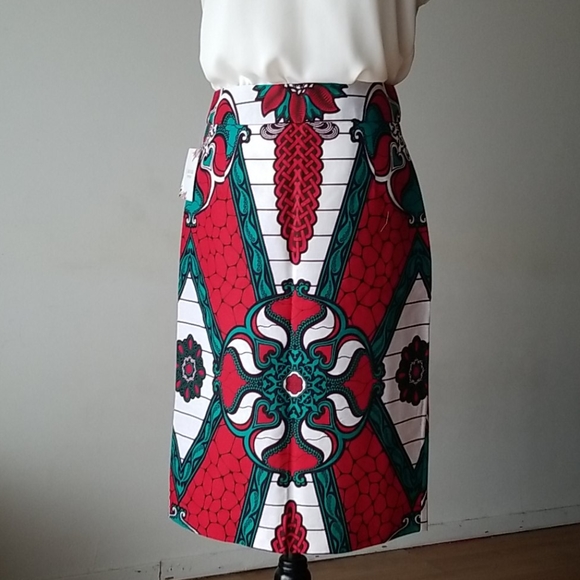 Beautifully patterned pencil skirt. Never worn. - Picture 3 of 5